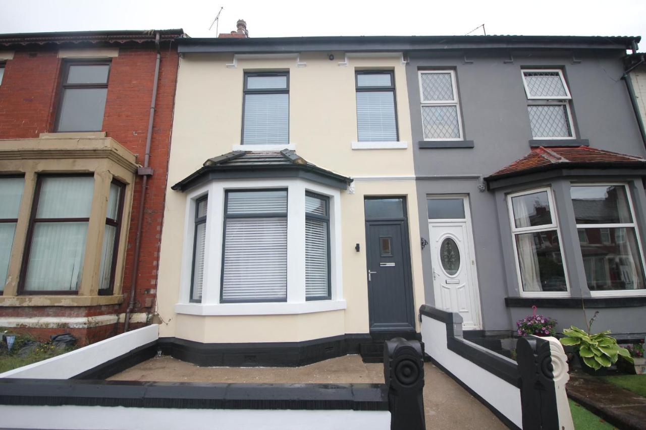 Media Manor - Fully Refurbished In 2022 - Large 6 Bedrooms, 3 Bathrooms Plus Media Games Room Blackpool Exterior foto