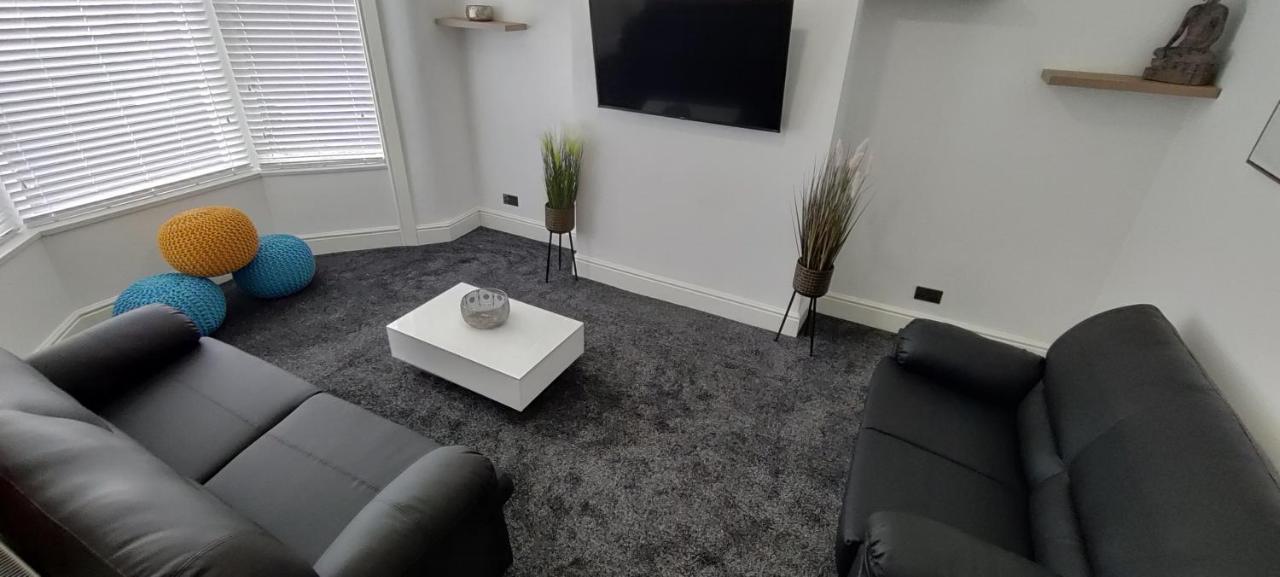 Media Manor - Fully Refurbished In 2022 - Large 6 Bedrooms, 3 Bathrooms Plus Media Games Room Blackpool Exterior foto