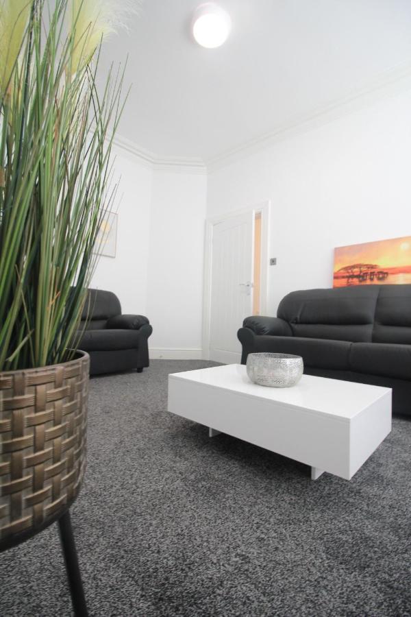 Media Manor - Fully Refurbished In 2022 - Large 6 Bedrooms, 3 Bathrooms Plus Media Games Room Blackpool Exterior foto